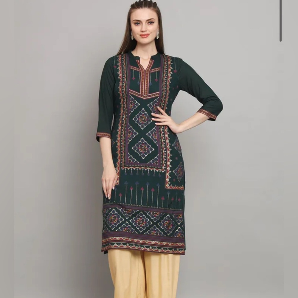Chic Dark Green Embroidered Tunic - Size Medium